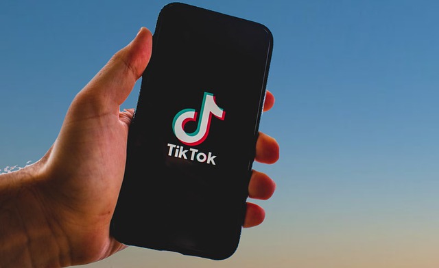 smartphone-tik-tok